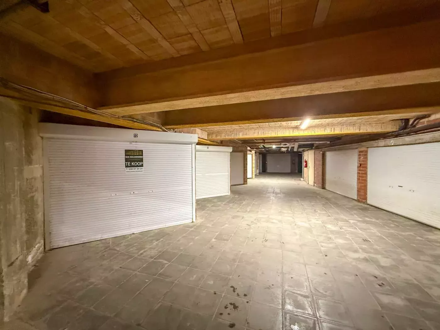 Gesloten garagebox met extra berging
